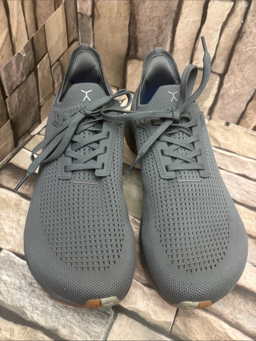 Flux Adapt Runner shoes gray size men’s 9/Women’s 10.5